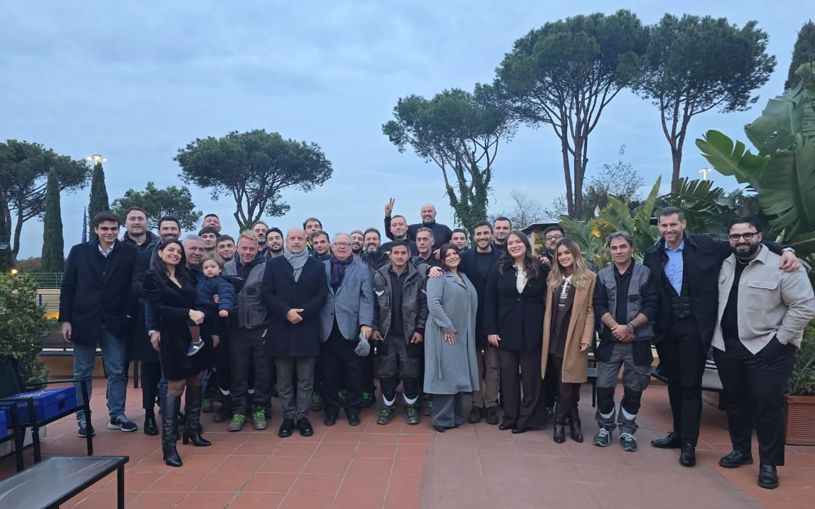 Foto di gruppo della squadra del Gruppo Belfiore, Natale 2025