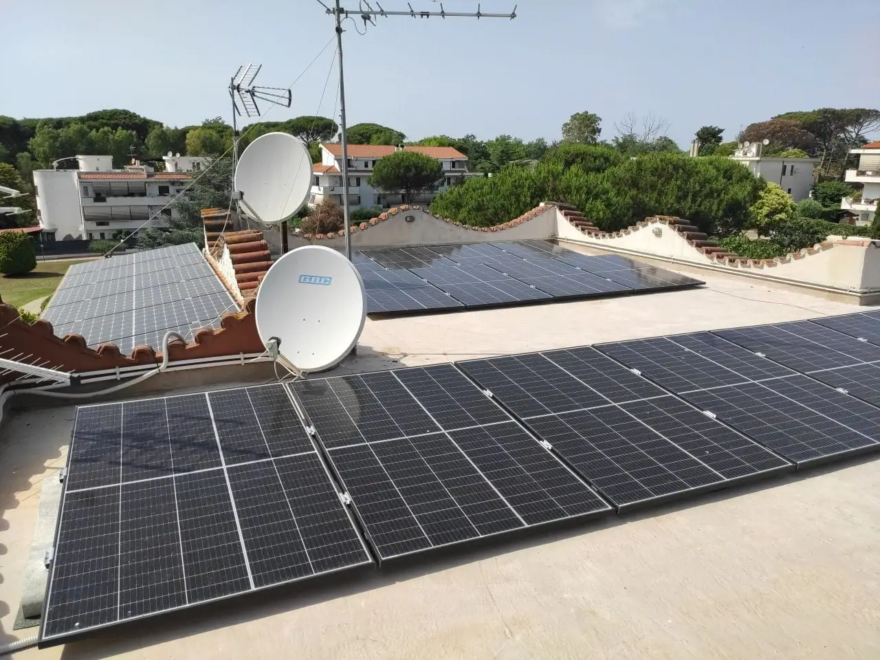 Impianto fotovoltaico su tetto piano a Roma