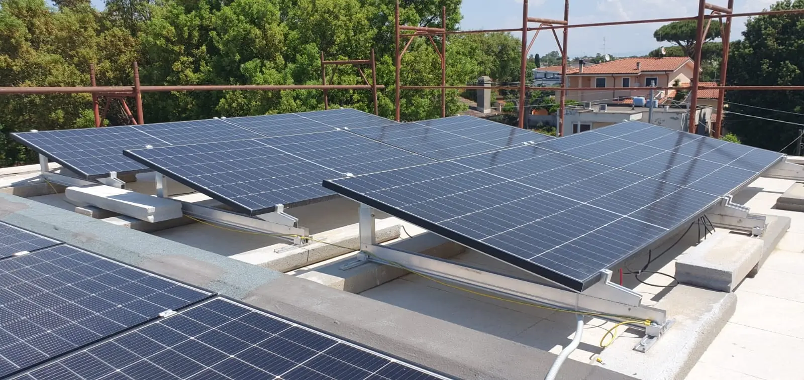 Impianto fotovoltaico su tetto a falda a Roma